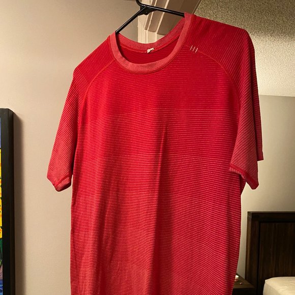Lululemon mens workout shirt size medium—like new - Picture 1 of 2